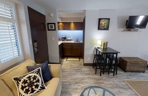 Diamond Head - Kapahulu - St. Louis Apartment | A 'Spa feel' at the Diamond Head Beach Hotel🕉