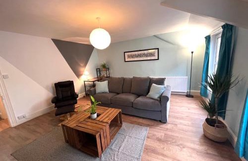 Kingsbridge Apartment | A spacious 2 bed flat in Kingsbridge town