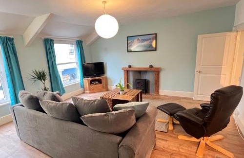 Kingsbridge Apartment | A spacious 2 bed flat in Kingsbridge town