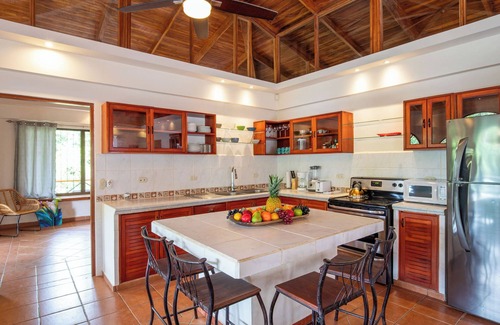 Valle Pura Vida Apartment | A spacious, 2 bed Penthouse with private pool & parking in Manuel Antonio.