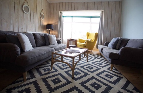 Trevone Apartment | A spacious 4 double bedroom property, sleeping 8, situated opposite the beautiful beach at Trevone