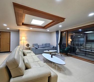 Yeoksam Apartment | a spacious and comfortable house with a rooftop in the city center