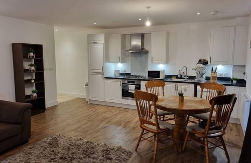 Swindon Apartment | A Spacious and Hearty 2BD Swindon stay