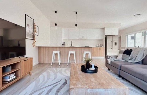 Lake Cathie House | A Spacious & Modern Coastal Home by the Sea