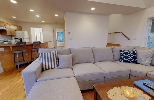 Northport House | A spacious ocean view apartment on Penobscot Bay in historic Temple Heights