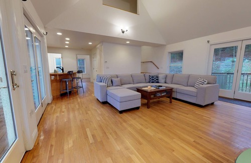 Northport House | A spacious ocean view apartment on Penobscot Bay in historic Temple Heights