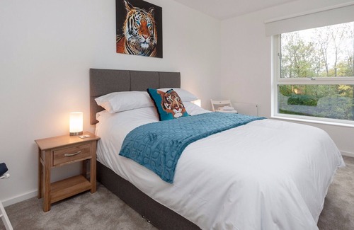Ellemford Apartment | |A spacious open-plan 3-bedroom apartment with free parking space. Sleeps 5.