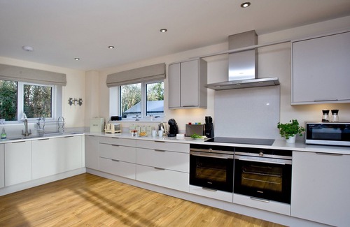 Teignmouth House | A spacious, three bedroom house with sea views and a sunny balcony.
