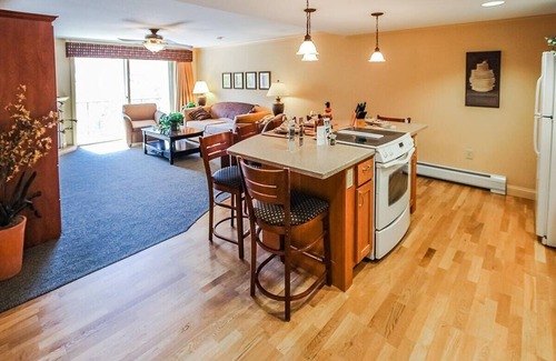 Lincoln Resort | A SPECTACULAR WHITE MOUNTAIN GETAWAY - 2bd/2bth Deluxe