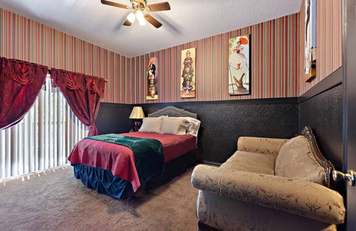 Bahama Bay Resort | A Spooktacular Haunted Mansion.