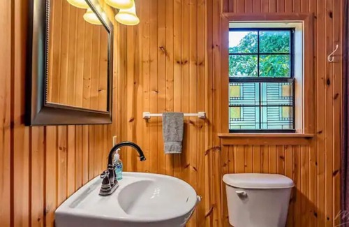 Ponca Cabin | A Still Point Cabin- Cozy and Perfect