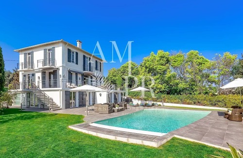 Pointe Croisette Villa | A stone's throw from the Croisette - sea view - Unique villa