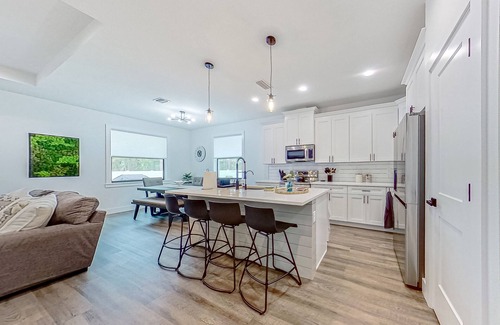 North Port House | A Stone’s Throw | House in North Port with enclosed backyard, grill, streaming
