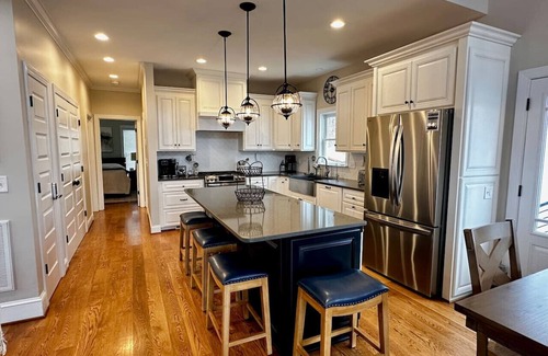 New London House | A Stones Throw ! Truly Lake Front at Badin Lake!