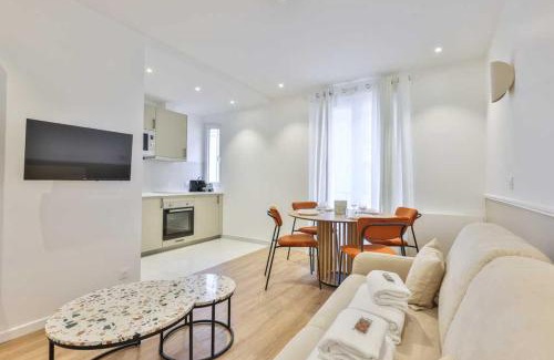 Saint-Ouen Apartment | A stunning 1BR Apartment Near Paris