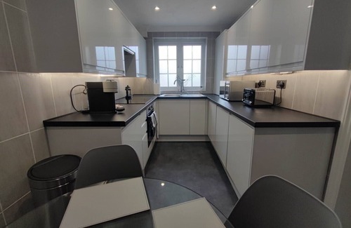 Pagham Apartment | A stunning 2-bed, 2-bathroom suite, 5 min from the beach!