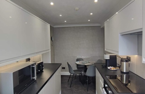 Pagham Apartment | A stunning 2-bed, 2-bathroom suite, 5 min from the beach!