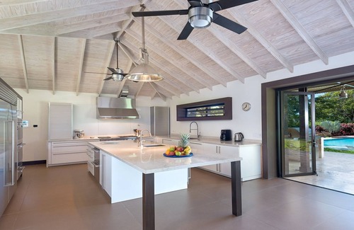 Sandy Lane Villa | A Stunning 4 Bedroom Sandy Lane Villa With A Large Pool & Close To The Beach.