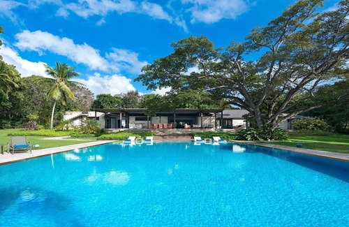 Sandy Lane Villa | A Stunning 4 Bedroom Sandy Lane Villa With A Large Pool & Close To The Beach.