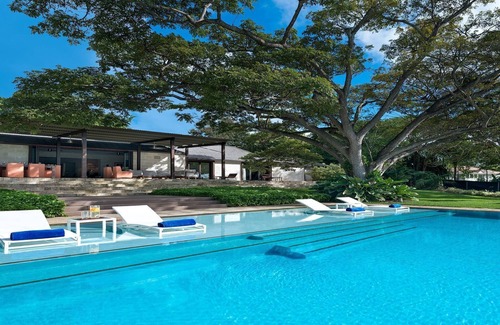 Sandy Lane Villa | A Stunning 4 Bedroom Sandy Lane Villa With A Large Pool & Close To The Beach.
