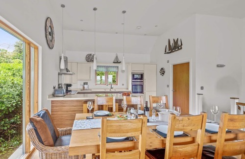 Talland House | A stunning contemporary Cornish home boasting superb coastal views, swimming pool & sauna