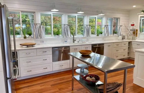 Dowagiac House | A stunning four-season escape!