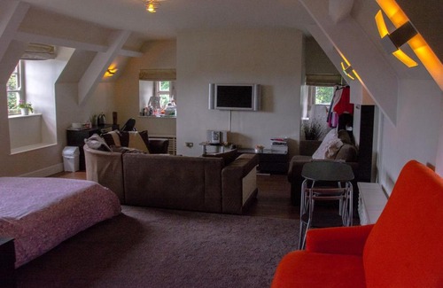 Plymouth Apartment | A Stunning Private Suite In A Beautiful Heritage Mansion