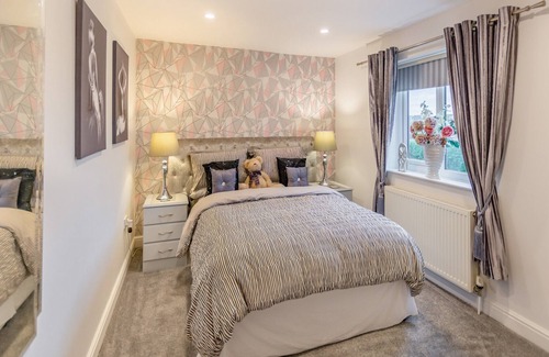 Knott End-on-Sea Cottage | A stunning, spacious, and detached property complete with hot tub and summer house with pool table.