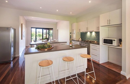 Margaret River House | A stylish and modern home, situated in manicured gardens.