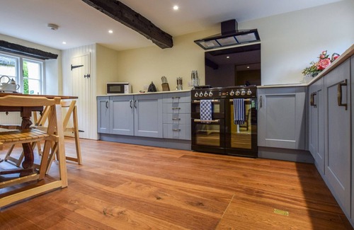 Winchcombe Cottage | A sudeley castle cottage that sleeps 8 guests in 4 bedrooms