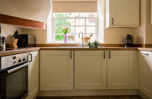 Winchcombe Cottage | A sudeley castle cottage that sleeps 3 guests in 2 bedrooms