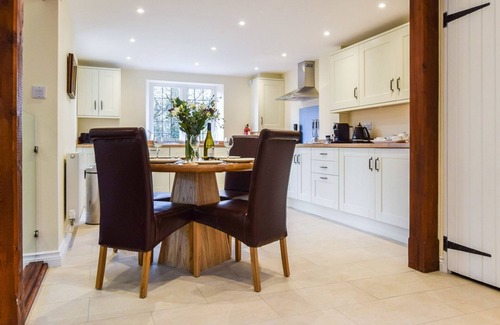 Winchcombe Cottage | A sudeley castle cottage that sleeps 4 guests in 2 bedrooms