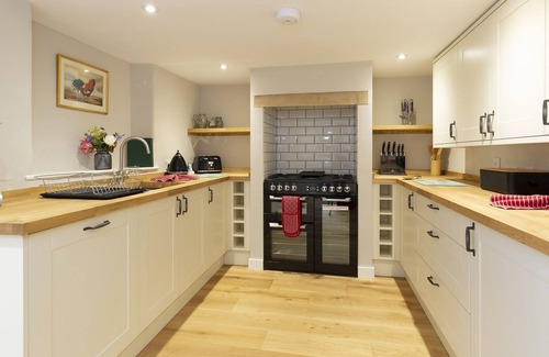 Winchcombe Cottage | A sudeley castle cottage that sleeps 7 guests in 4 bedrooms