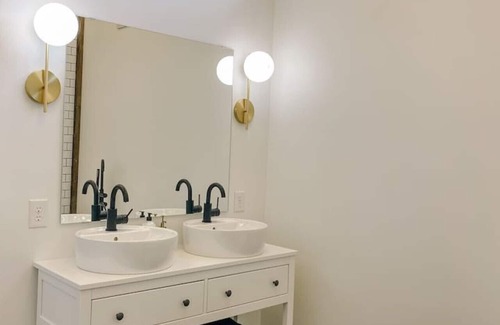 Mount Airy Other | A Suite with a View and Wine