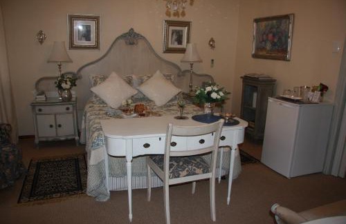 Universitas House | A Summer Place Boutique Guest House