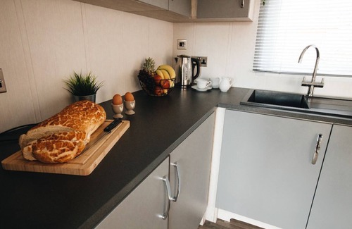 Barmston Cottage | A superior lodge 3 that sleeps 8 guests in 3 bedrooms