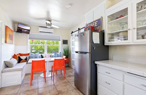 Tahquitz River Estates Cottage | A Sweet Escape to Palm Springs! Chic 2 BDR w/Pool 5 Min to Shopping, Dining