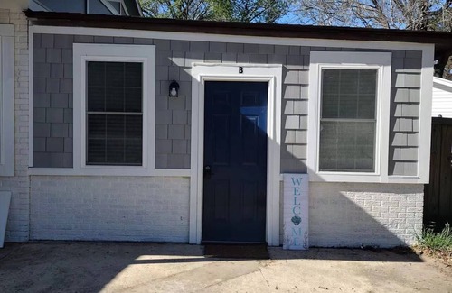 Goose Creek Apartment | a sweet moder apt studio 10 minutes away from northwoods mall