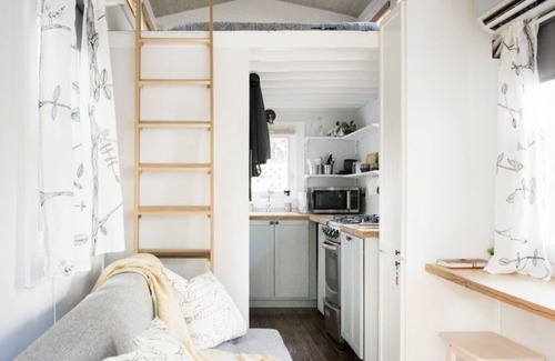 Riverland Terrace House | A sweet tiny house in a great location, with bikes and beach amenities.
