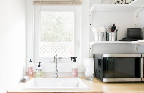 Riverland Terrace House | A sweet tiny house in a great location, with bikes and beach amenities.