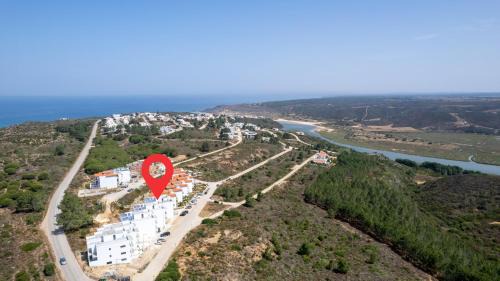 Espartal Apartment | A TARAMBOLA - Walking distance to Monte Clerigo and Amoreira beaches