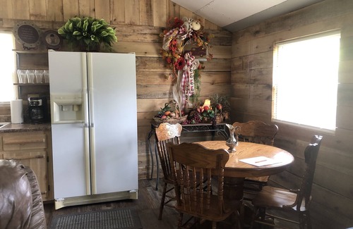 Waneta Cabin | A Taste of Southern Comfort