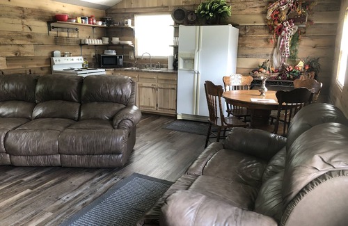 Waneta Cabin | A Taste of Southern Comfort