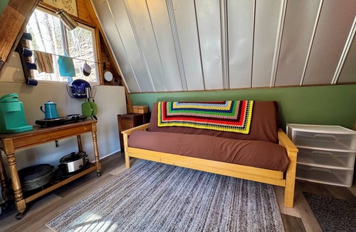 Bakersville Cabin | A Tiny A-Frame GlampingnWiFi,Creek,Firepit,GrillnPet friendly