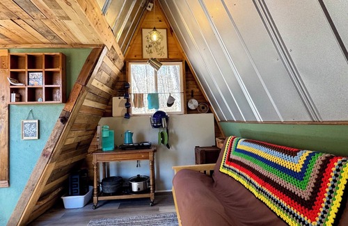 Bakersville Cabin | A Tiny A-Frame GlampingnWiFi,Creek,Firepit,GrillnPet friendly
