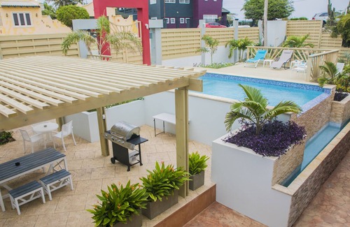 Boegoeroei Apartment | A Total Of 7 Fully Renovated Accommodations In One Complex.