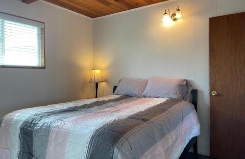 Anacortes Apartment | A-town MSM Charmer