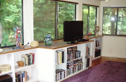 Guilford House | A TREETOPS Retreat! Sleeps 10-12, perfect for large gatherings. Seasonal POOL!