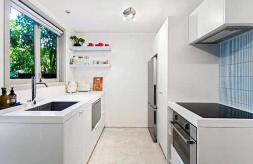 Freemans Bay House | A Tropical Escape in Freemans Bay with Air-Con