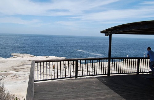 Kurnell Cabin | A tropical Queensland style tourist park offering affordable accommodation.